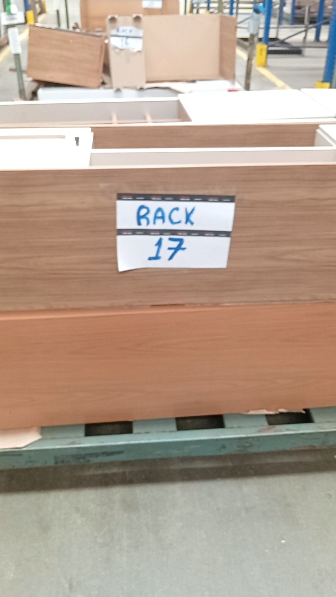 5 Racks (3 Artely, 1 Colibri e 1 Patrimar) e 1 Bancada Colibri - Paletes Não Acomapanham - vídeo 2