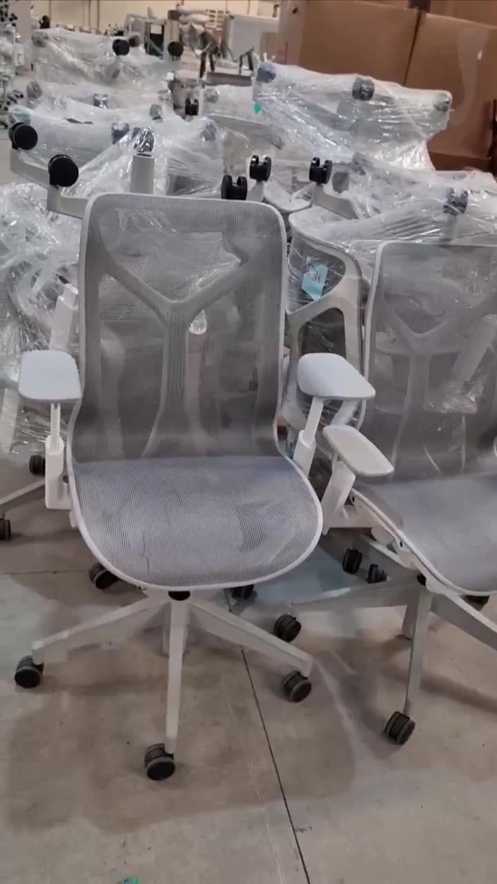 Aprox. 20 Cadeiras Cosm Média - Herman Miller - vídeo 2