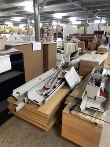 Estação de trabalho para 10 lugares, com 2 posições com elevação automática e cachepot lateral - DESMONTADAE NÃO ACOMPANHA GAVETEIROS - vídeo 3