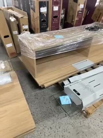 Estação de trabalho com 4 posições, sendo 2 lugares com sistema de elevação automática, - DESMONTADAE NÃO ACOMPANHA GAVETEIROS - vídeo 3